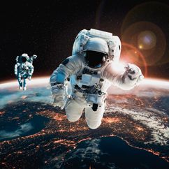 astronaut-spaceman-do-spacewalk